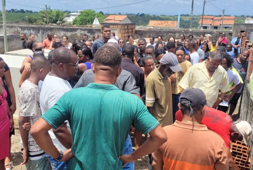 corpo-de-baiano-morto-a-tiros-no-rio-de-janeiro-e-sepultado-na-bahia-em-cerimonia-emocionante