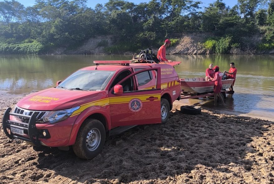 corpo-de-homem-de-46-anos-e-encontrado-afogado-no-rio-urucuia3A-equipes-de-resgate-atuam-em-pintopolis