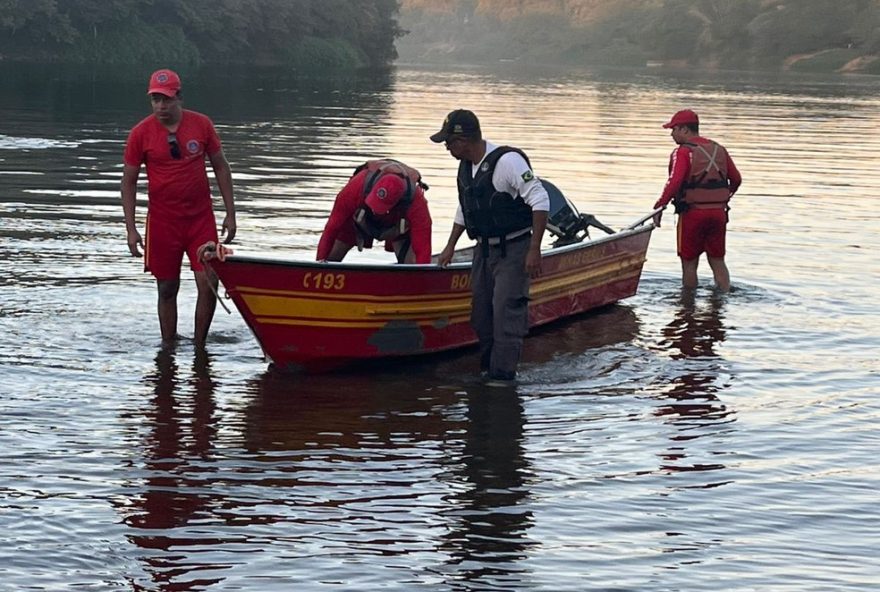 corpo-de-homem-desaparecido-em-acidente-de-barco-e-encontrado-no-rio-das-velhas-em-varzea-da-palma.-encontre-mais-atualizacoes-em-varzea-da-palma