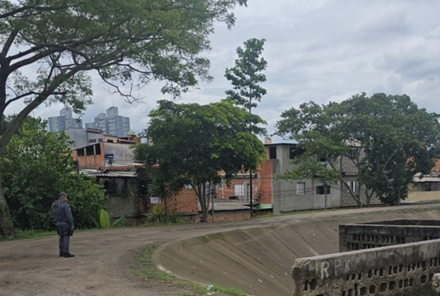 corpo-de-homem-e-encontrado-no-piscinao-do-oratorio-em-sao-paulo3A-policia-investiga-morte-suspeita-no-local corpo-de-homem-e-encontrado-no-piscinao-do-oratorio-em-sao-paulo3A-policia-investiga-morte-suspeita-no-local