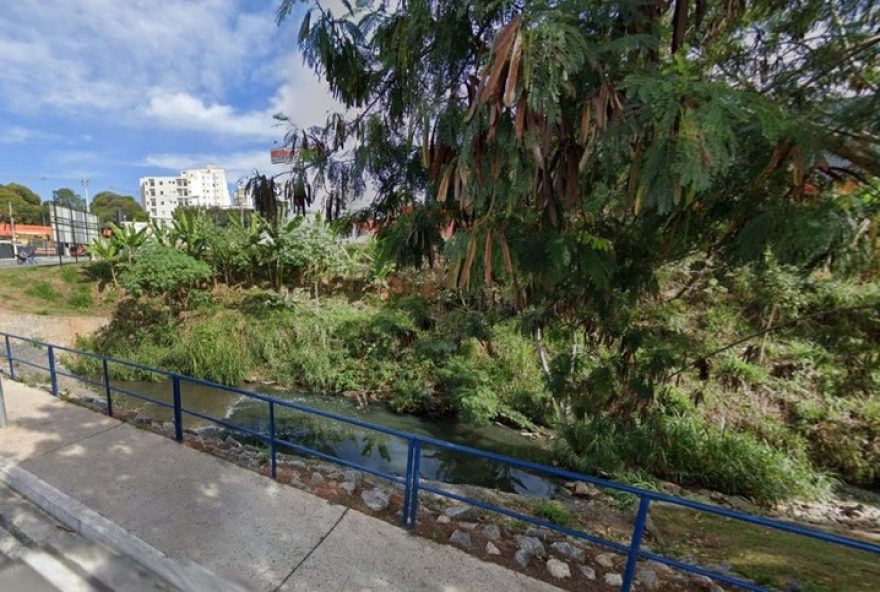 corpo-de-homem-encontrado-em-corrego-em-taubate2C-sp3A-vitima-assassinada-a-facadas