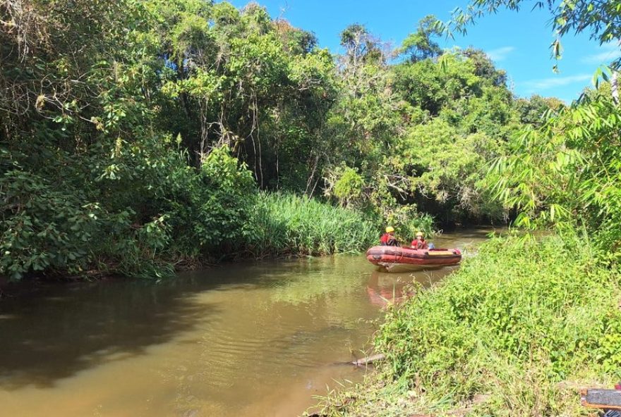 corpo-de-menina-de-11-anos-e-encontrado-no-rio-tiete-em-biritiba-mirim3A-bombeiros-retomam-buscas corpo-de-menina-de-11-anos-e-encontrado-no-rio-tiete-em-biritiba-mirim3A-bombeiros-retomam-buscas