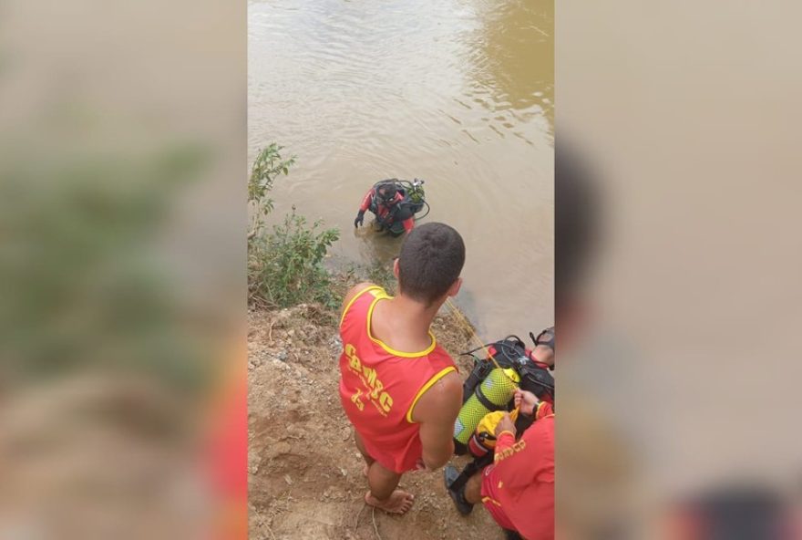 corpo-de-menino-de-12-anos-e-encontrado-em-rio-de-sc-apos-nadar-com-amigos-policia-investiga-caso corpo-de-menino-de-12-anos-e-encontrado-em-rio-de-sc-apos-nadar-com-amigos-policia-investiga-caso