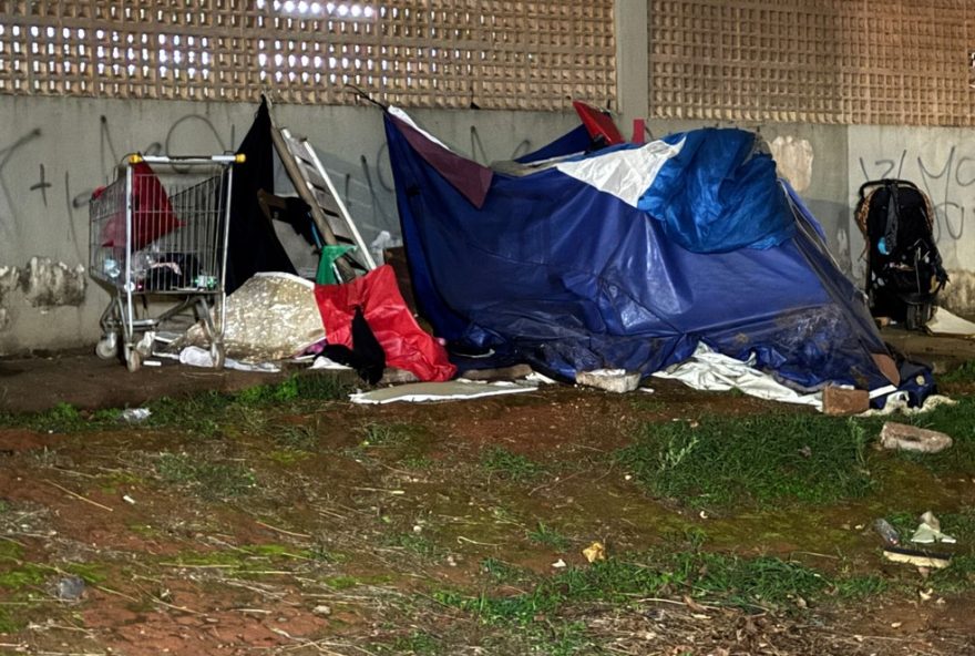 corpo-de-mulher-em-decomposicao-e-encontrado-em-barraca-ao-lado-de-condominio-em-ceilandia2C-df3A-policia-civil-investiga