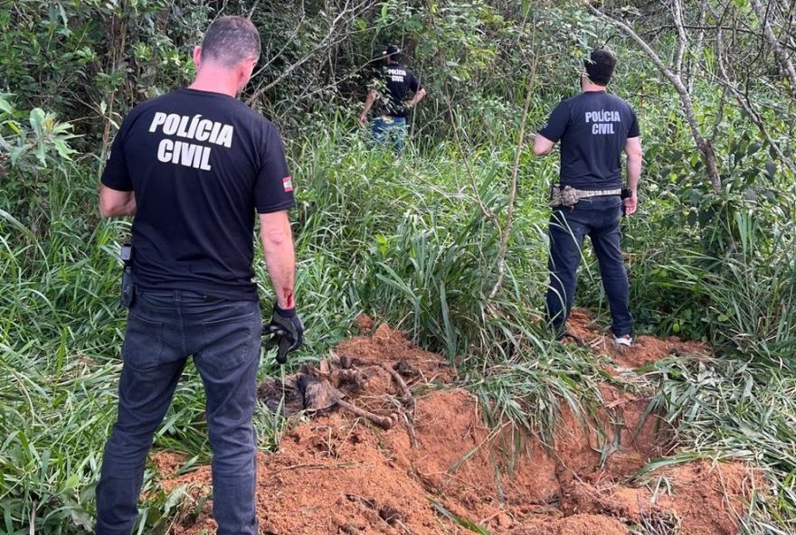 corpo-encontrado-em-mata-nao-e-de-casal-desaparecido-em-sc3A-investigacao-continua