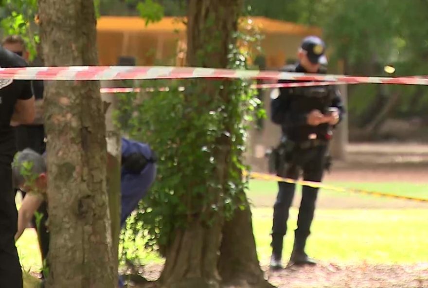 corpo-encontrado-no-parque-da-redencao-em-porto-alegre3A-investigacoes-em-andamento-para-esclarecer-misterio-da-morte corpo-encontrado-no-parque-da-redencao-em-porto-alegre3A-investigacoes-em-andamento-para-esclarecer-misterio-da-morte