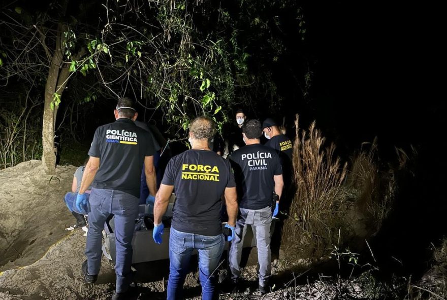 corpos-de-homens-com-marcas-de-tiros-sao-enterrados-com-pertences-no-parana3A-secretario-revela-detalhes-e-suspeitos-foragidos