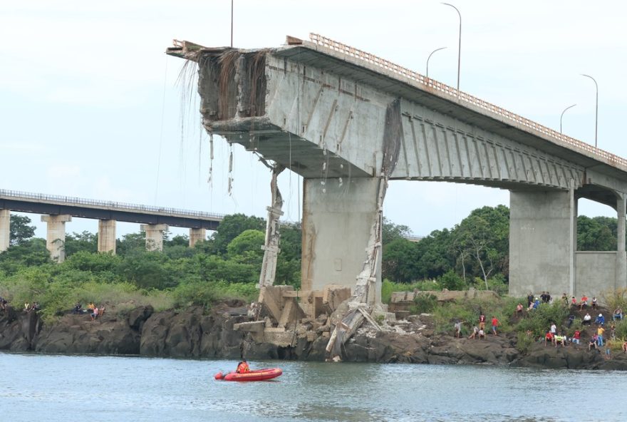 corpos-de-mae-e-filha-vitimas-da-queda-da-ponte-no-para-sao-enterrados