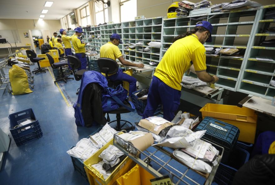 correios-enfrentam-desafios-financeiros-e-implementam-medidas-para-reverter-a-crise