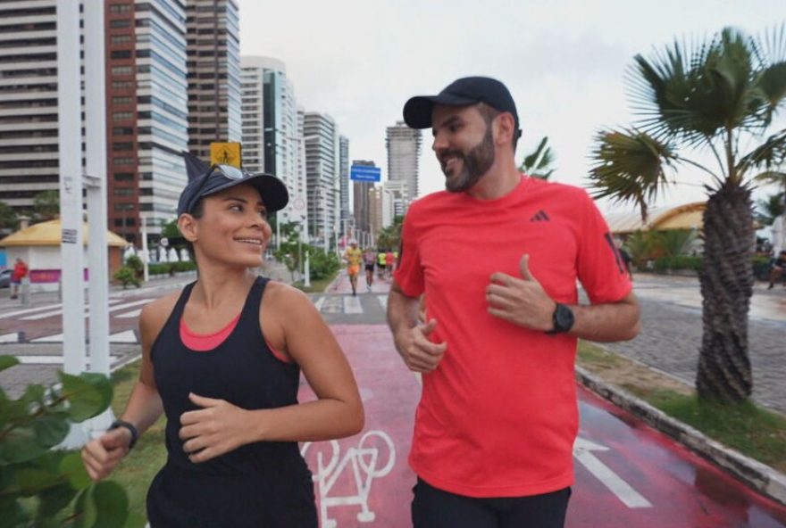corrida3A-o-cenario-de-romance-e-paquera-entre-corredores2C-com-o-codigo-secreto-das-meias-azuis3B-video