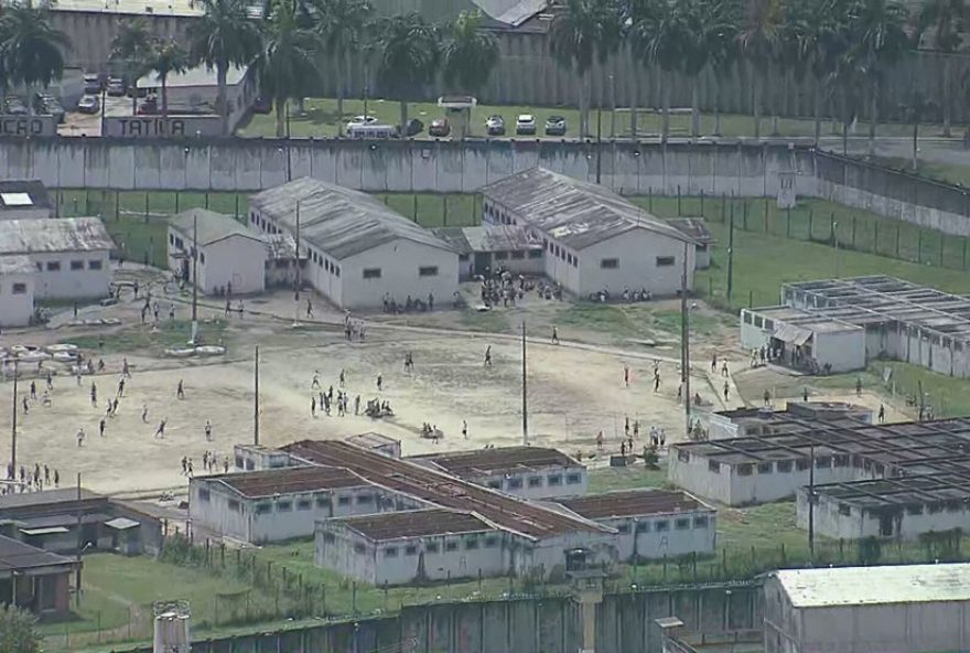 corte-de-atendimento-de-saude-em-presidios-do-rio-e-suspenso-apos-acordo-entre-governador-e-prefeito3A-entenda-o-caso