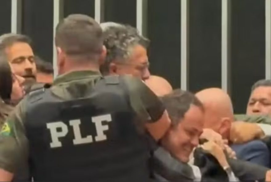 corte-de-sinal-e-expulsao-de-imprensa3A-protesto-de-glauber-agrava-crise-na-gestao-hugo-motta corte-de-sinal-e-expulsao-de-imprensa3A-protesto-de-glauber-agrava-crise-na-gestao-hugo-motta