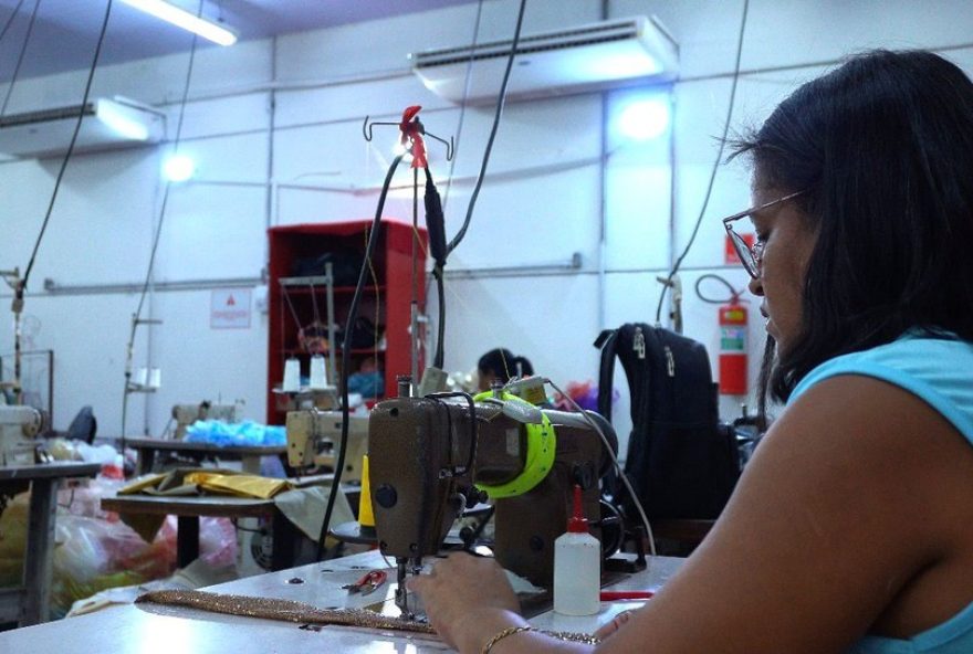 costureiras-da-viradouro-com-sala-climatizada-para-o-carnaval-2026 costureiras-da-viradouro-com-sala-climatizada-para-o-carnaval-2026