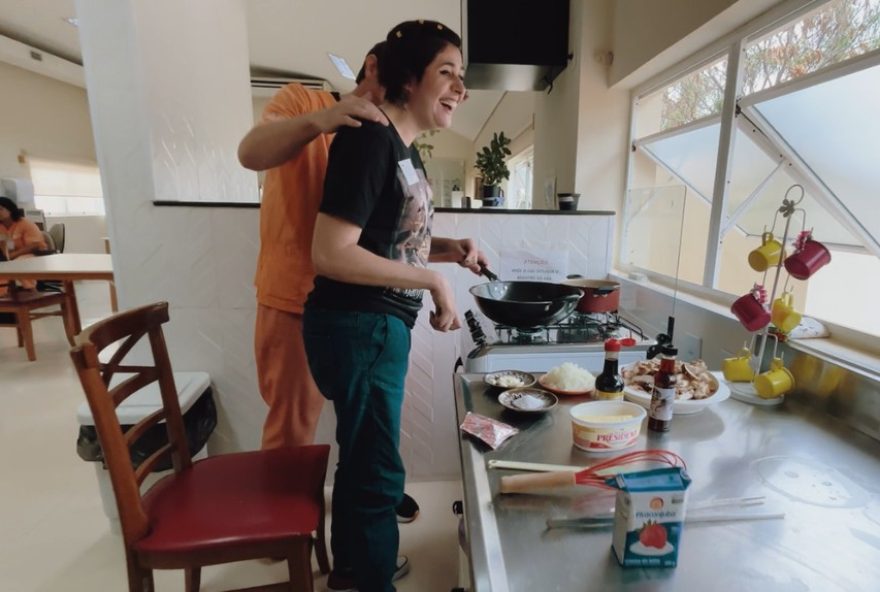 cozinheira-que-superou-avc-aos-26-anos-reaprendendo-na-cozinha3A-muito-mais-viva cozinheira-que-superou-avc-aos-26-anos-reaprendendo-na-cozinha3A-muito-mais-viva