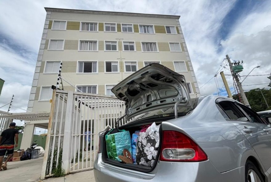 cratera-abre-em-rua-no-jardim-imperial2C-moradores-retiram-pertences-em-predio-interditado-em-sao-jose cratera-abre-em-rua-no-jardim-imperial2C-moradores-retiram-pertences-em-predio-interditado-em-sao-jose
