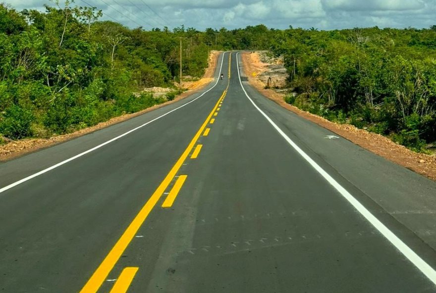 cratera-em-estrada-de-acesso-a-praia-de-araoca-gera-preocupacao-em-guimaraes3A-autoridades-sao-acionadas-para-reparos