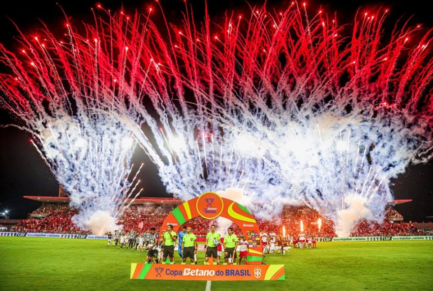 crb-x-cruzeiro3A-decisao-das-oitavas-de-final-da-copa-do-brasil-em-jogo-emocionante.-acompanhe-cada-lance-em-tempo-real