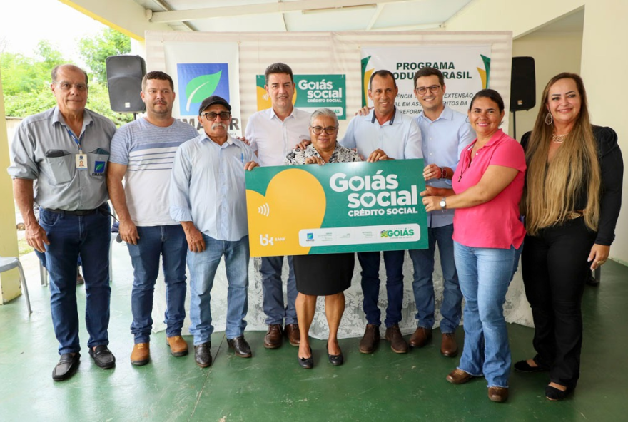 Beneficiados são alunos do curso de Avicultura na Produção de Galinha Caipira, oferecido pela Emater no Assentamento Maria Cícera das Neves
(Foto: Abraão Toledo)