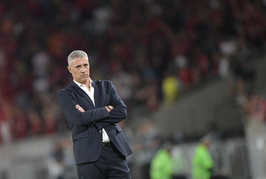 RJ - RIO DE JANEIRO - 12/07/2025 - BRASILEIRO A 2025, FLAMENGO X SAO PAULO - Hernan Crespo tecnico do Sao Paulo durante partida contra o Flamengo no estadio Maracana pelo campeonato Brasileiro A 2025. Foto: Thiago Ribeiro/AGIF