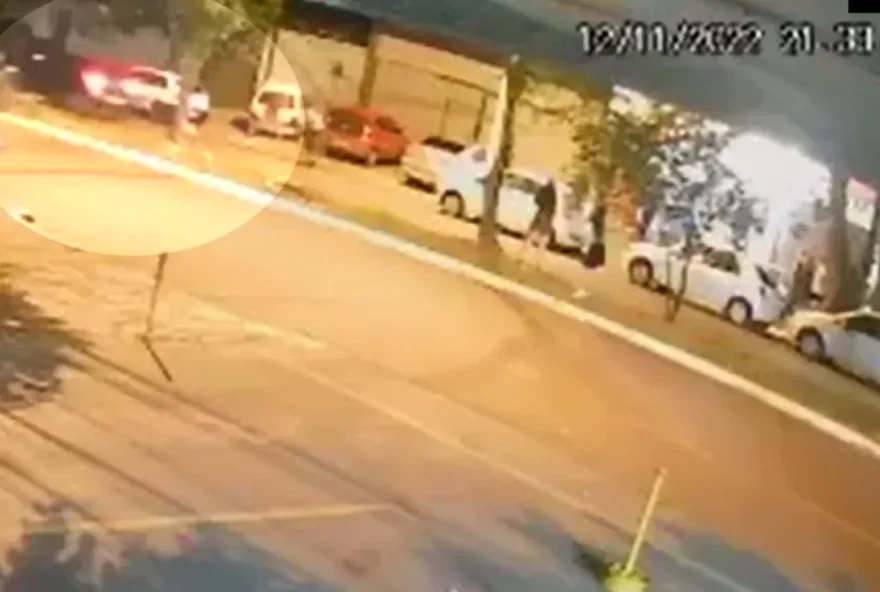 Vídeo: Criança de 2 anos é atropelada e arrastada por carro enquanto saía de igreja