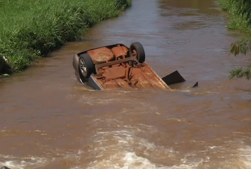 crianca-de-3-anos-morre-apos-resgate-de-carro-que-caiu-em-rio-no-parana crianca-de-3-anos-morre-apos-resgate-de-carro-que-caiu-em-rio-no-parana