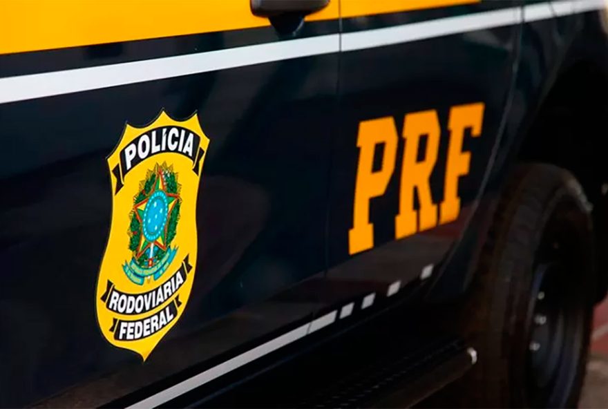 crianca-sai-ilesa-apos-colisao-entre-carro-e-carreta-na-br-116 crianca-sai-ilesa-apos-colisao-entre-carro-e-carreta-na-br-116