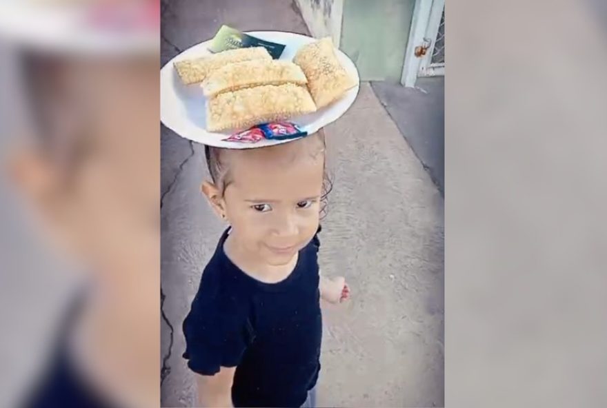 crianca-surpreende-usando-penteado-de-pasteis-no-dia-do-cabelo-maluco-em-orindiuva-sp-veja-a-reacao
