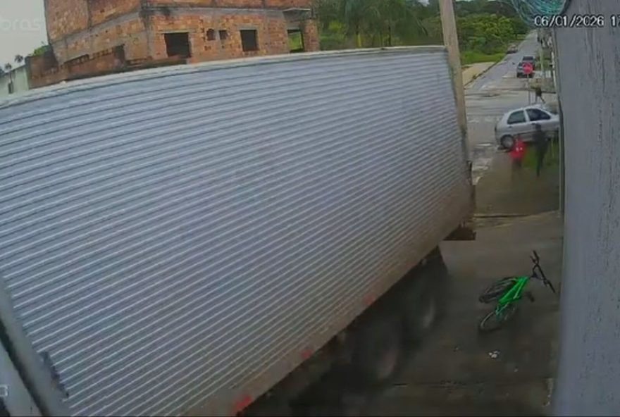 criancas-escapam-por-pouco-de-caminhao-desgovernado-em-betim3A-alerta-para-seguranca-no-transito criancas-escapam-por-pouco-de-caminhao-desgovernado-em-betim3A-alerta-para-seguranca-no-transito