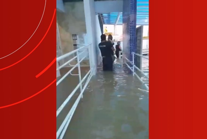 criancas-resgatadas-de-creche-inundada-em-itapema-sc3B-video-e-detalhes-da-emergencia