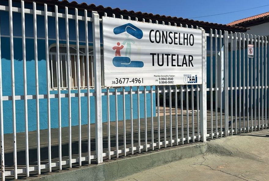 criancas-sao-encontradas-sozinhas-em-casa-apos-gritarem-por-socorro3A-mae-alega-estar-dando-licao-na-filha