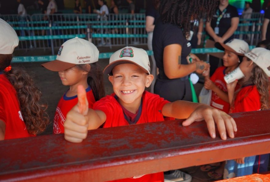 criancas-vivenciam-dia-especial-nas-cataratas-do-iguacu-com-o-projeto-cataratas-do-bem criancas-vivenciam-dia-especial-nas-cataratas-do-iguacu-com-o-projeto-cataratas-do-bem