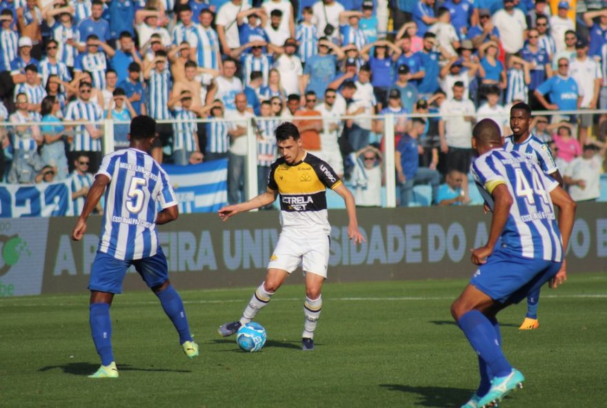 criciuma-e-avai-se-reencontram-em-confronto-emocionante-pela-serie-b-do-brasileirao
