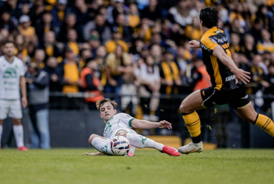 criciuma-e-chapecoense-disputam-acesso-a-serie-a-20263A-confira-cenarios