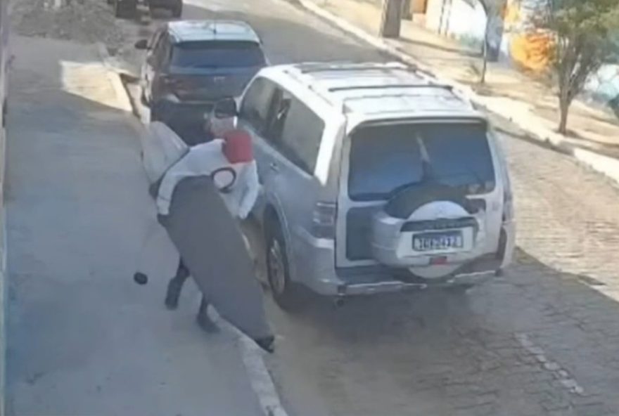 criminoso-quebra-vidro-de-carro-e-furta-prancha-de-surfe-na-barra-do-ceara2C-em-fortaleza3A-urgente criminoso-quebra-vidro-de-carro-e-furta-prancha-de-surfe-na-barra-do-ceara2C-em-fortaleza3A-urgente