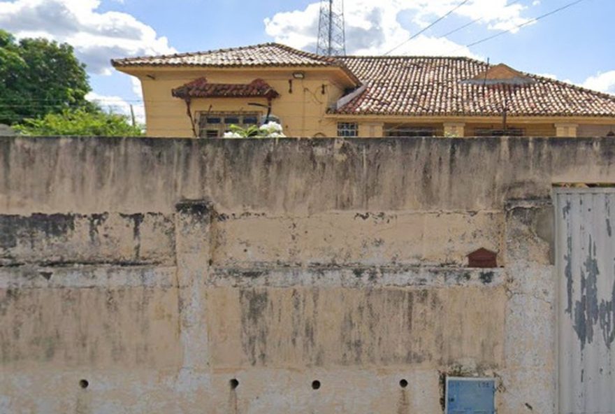 criminosos-invadem-casa-paroquial-em-sobral3A-padre-rendido-e-irmao-amarrado