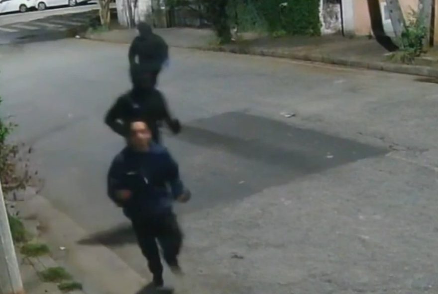 criminosos-invadem-creche-e-casas2C-mantem-morador-refem-e-trocam-tiros-com-a-pm-no-morumbi