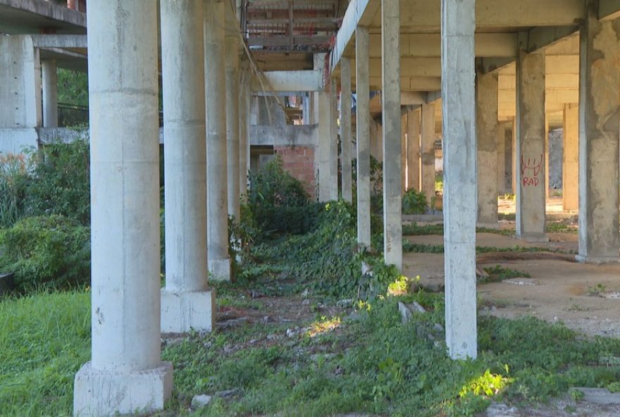 crise-financeira-na-ufrj3A-falta-de-estrutura-afeta-ensino