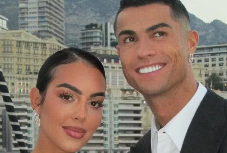 cristiano-ronaldo-encanta-fas-ao-celebrar-aniversario-da-esposa-com-homenagem-apaixonada cristiano-ronaldo-encanta-fas-ao-celebrar-aniversario-da-esposa-com-homenagem-apaixonada