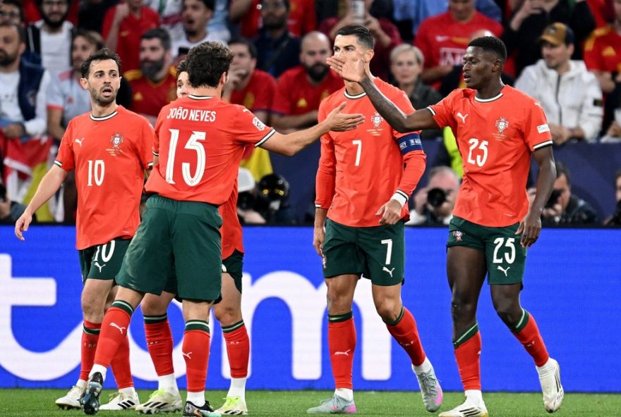 cristiano-ronaldo-provoca-jogador-da-espanha-antes-de-gol-validado-pelo-var3A-polemica-na-liga-das-nacoes