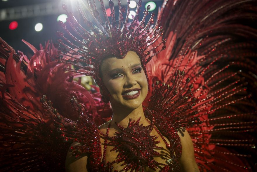 critica3A-desfecho-da-festa-exalta-artistas-de-ontem-e-de-hoje-e-maltrata-uma-novata-de-pouca-nocao