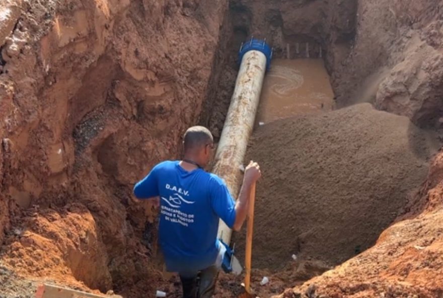 cruzamento-bloqueado-em-valinhos-devido-a-adutora-rompida-por-caminhao3A-previsao-de-liberacao-nesta-sexta-feira