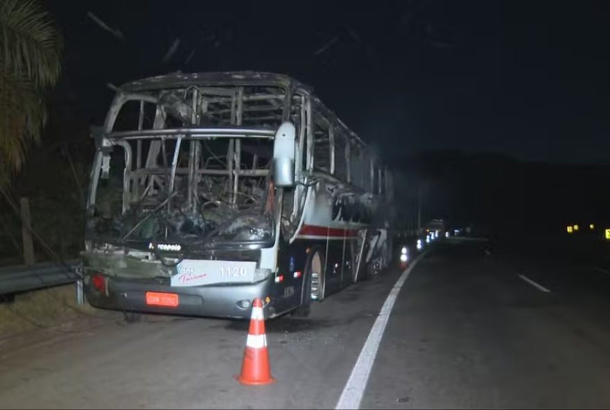 cruzeirense-salva-filha-de-incendio-em-onibus-no-dia-dos-pais