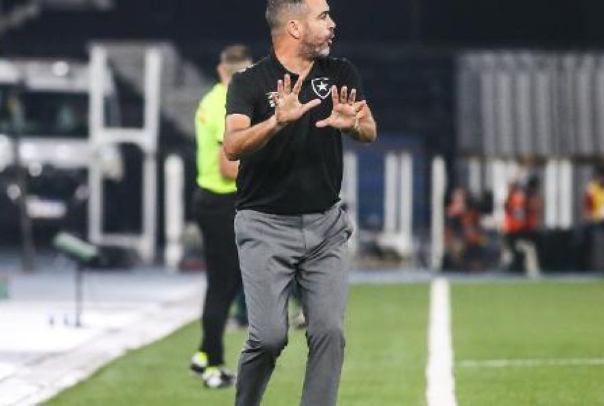 cruzeiro-acerta-contratacao-de-artur-jorge-aguardando-liberacao-do-qatar