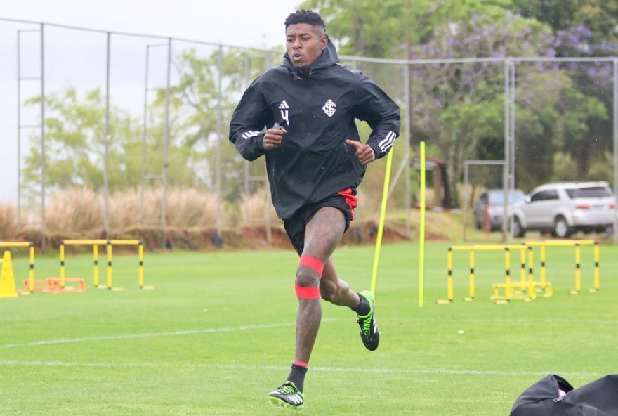 cruzeiro-foca-em-reforcar-zaga-para-2026-com-contratacao-de-novo-zagueiro3A-negociacao-por-vitao-em-destaque cruzeiro-foca-em-reforcar-zaga-para-2026-com-contratacao-de-novo-zagueiro3A-negociacao-por-vitao-em-destaque