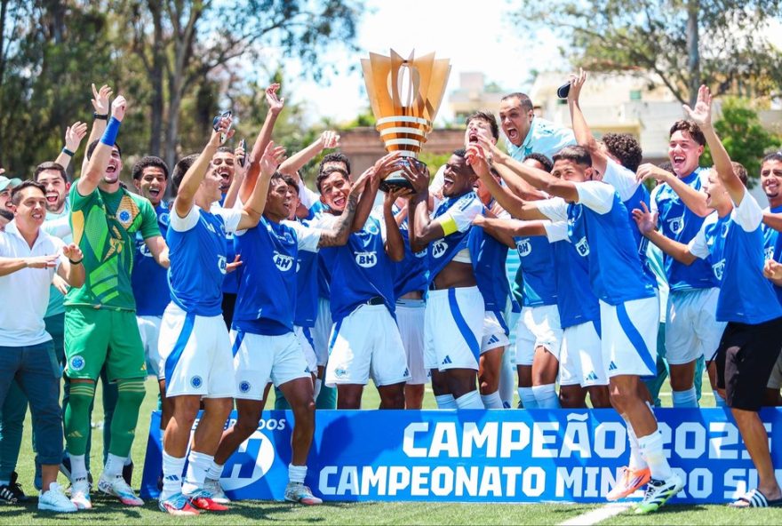 cruzeiro-goleia-coimbra-por-8-a-1-e-e-campeao-mineiro-sub-20