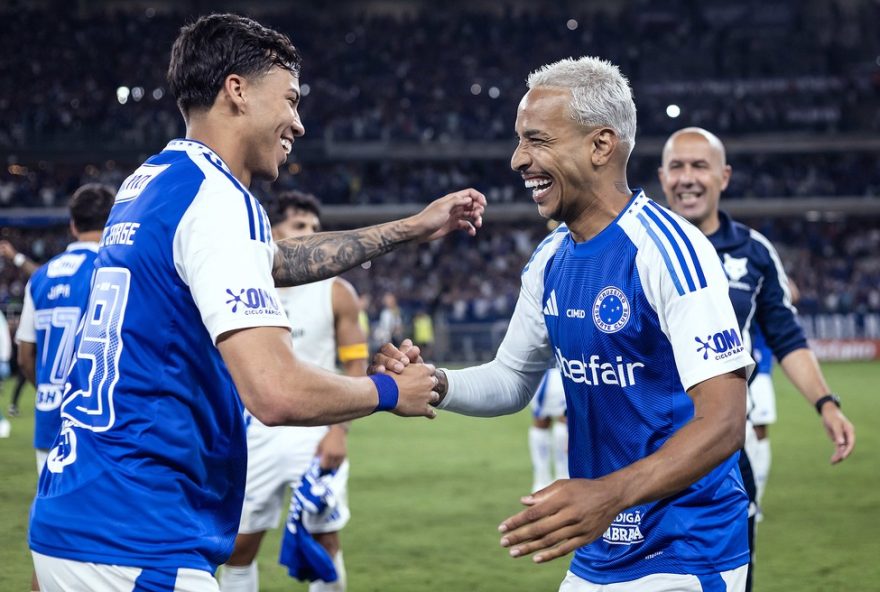 cruzeiro-vence-classico-e-garante-vaga-nas-semifinais-da-copa-do-brasil3A-emocao-no-vestiario-com-aplausos-e-discurso-motivador