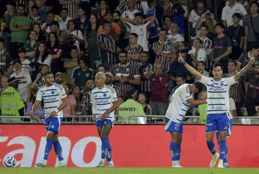 cruzeiro-vence-o-fluminense-e-assume-a-lideranca-do-brasileirao