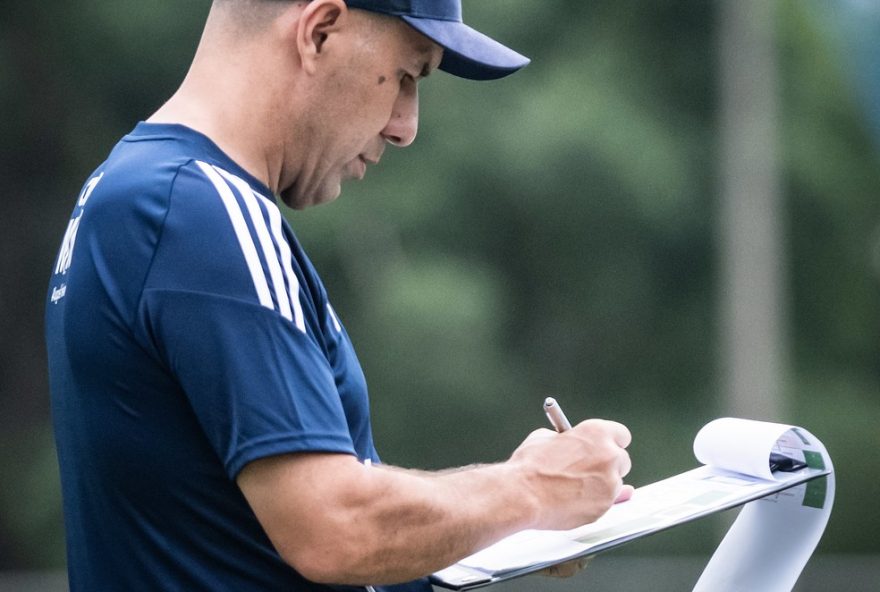 cruzeiro3A-avaliacao-positiva-do-tecnico-jardim-no-jogo-treino-contra-o-botafogo