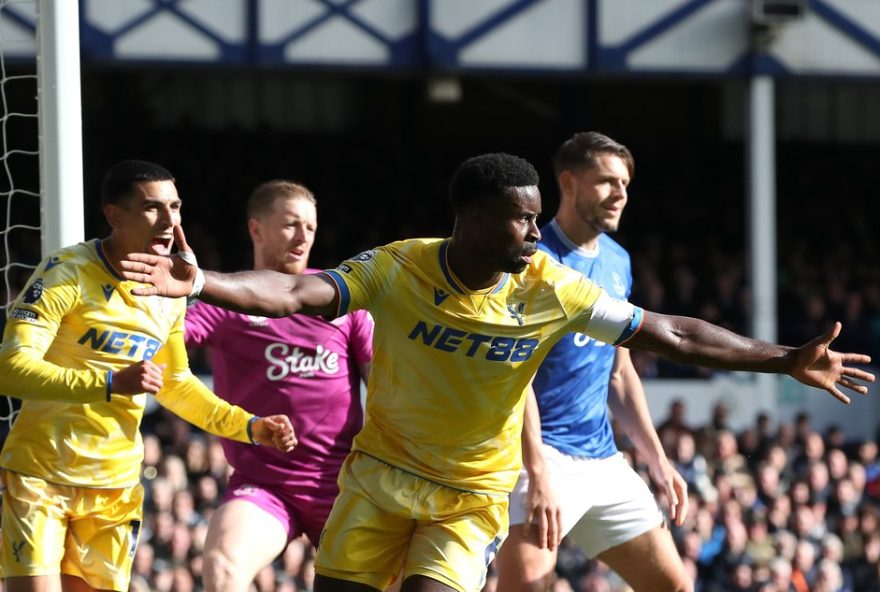 crystal-palace-cancela-venda-de-marc-guehi-ao-liverpool-e-surpreende-com-reviravoltas-no-mercado-de-transferencias