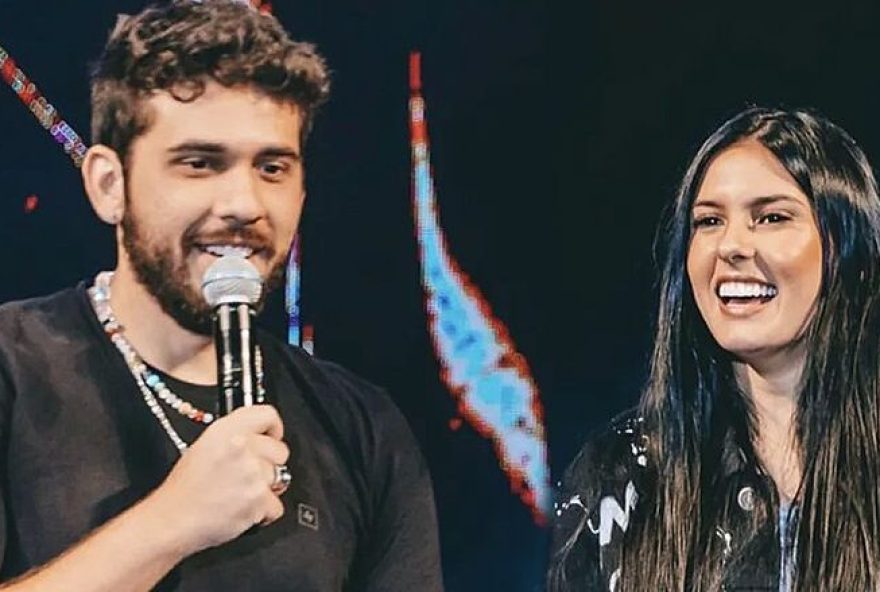 Ana Castela e Gustavo Mioto leva público à loucura com beijo em show